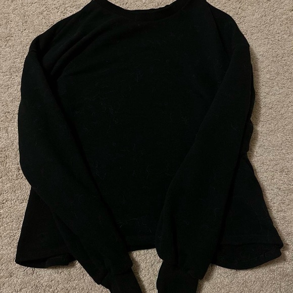 cute and comfy basic black sweatshirt from asos - Picture 2 of 2